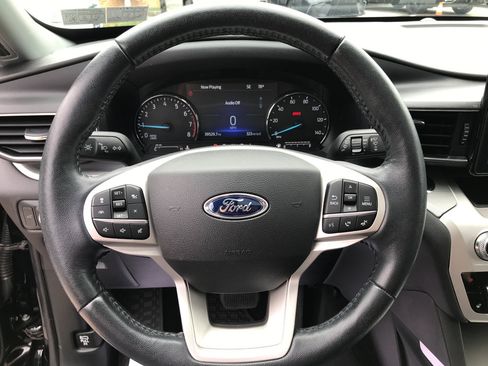 Used 2022 Ford Explorer XLT w/ Equipment Group 202A AWD/4WD image 17