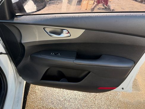 Used 2019 Kia Forte LXS FWD image 17