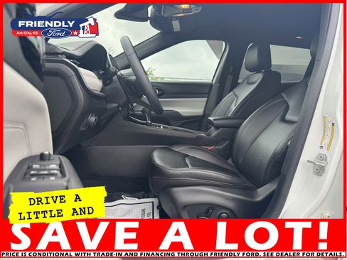 Used 2024 Jeep Compass Limited image 11