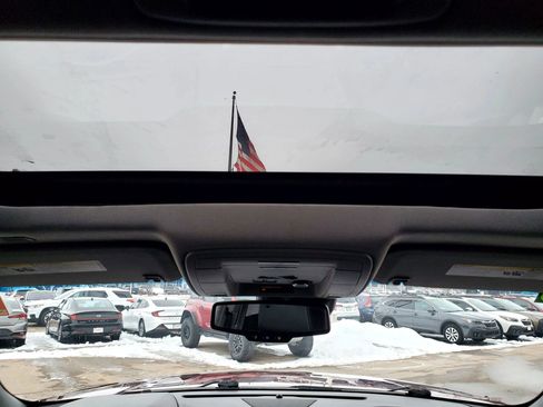 Used 2018 Chevrolet Suburban Premier image 11