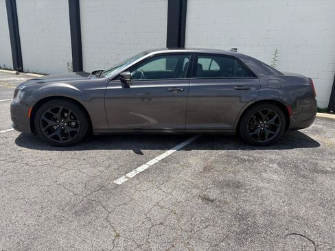 Used 2022 Chrysler 300 S RWD image 2