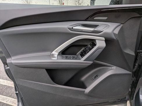 Certified 2025 Audi Q5 Prestige image 9