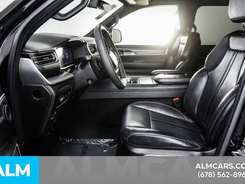 Used 2024 Jeep Wagoneer Series II w/ Flexible Seating Group image 16