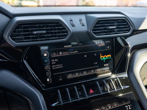 Used 2024 Lamborghini Urus S image 32