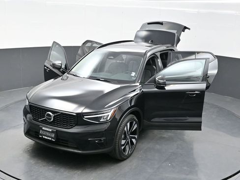 Used 2024 Volvo XC40 B5 Plus image 35