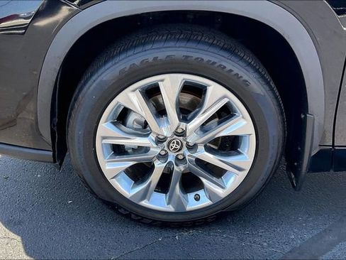 Used 2025 Toyota Highlander Limited AWD/4WD image 9