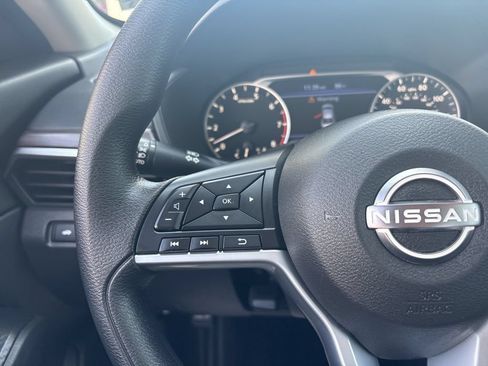 Used 2025 Nissan Altima 2.5 SV FWD image 18