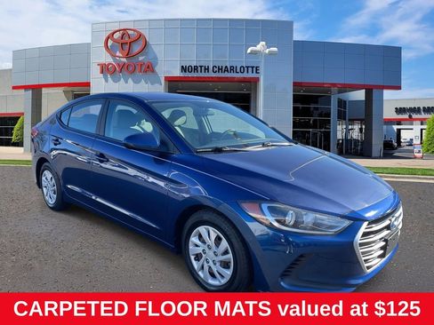 Used 2017 Hyundai Elantra SE image 1
