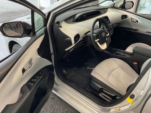 Used 2017 Toyota Prius Two FWD image 8