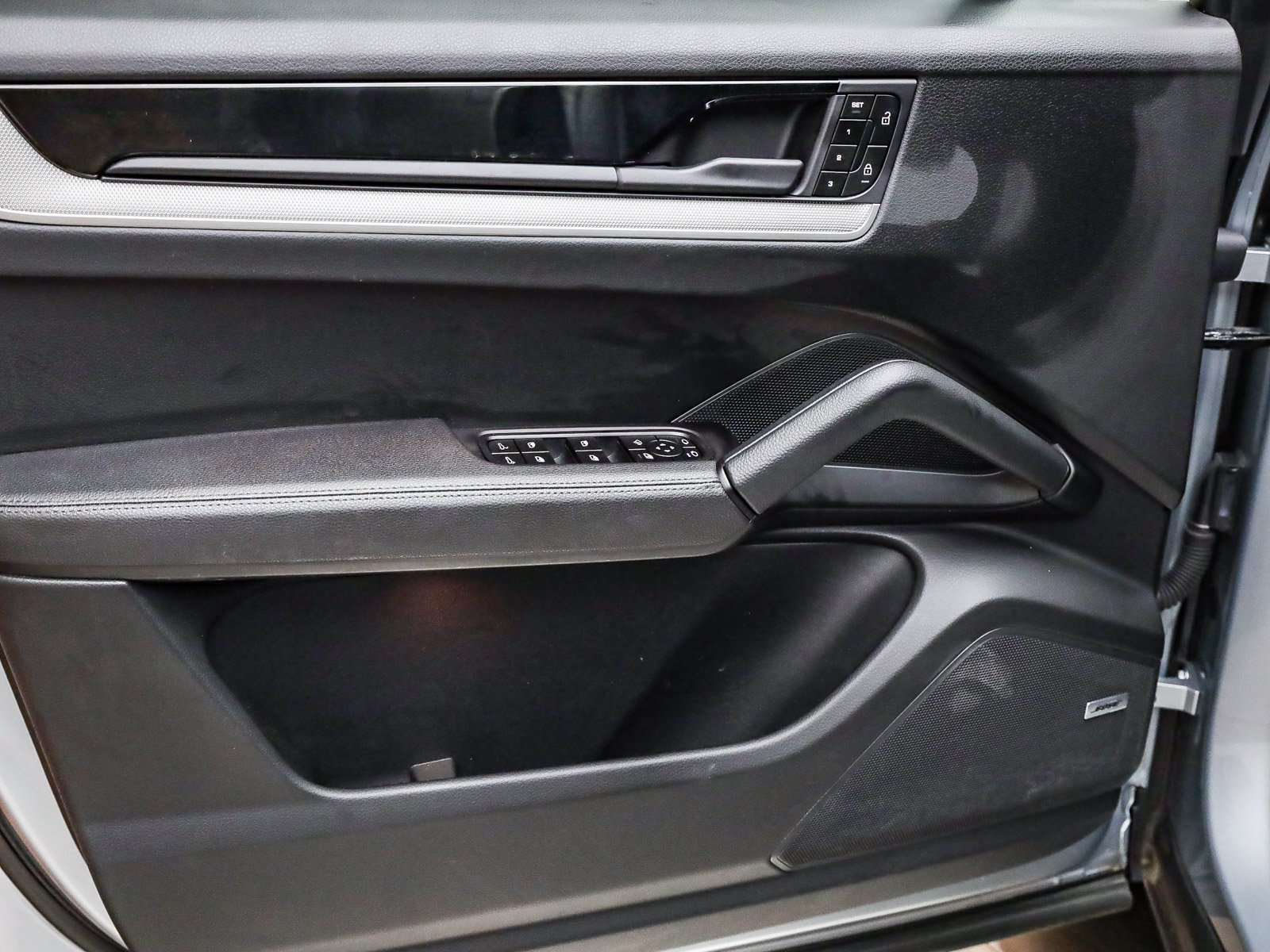 Certified 2025 Porsche Cayenne S AWD/4WD image 24