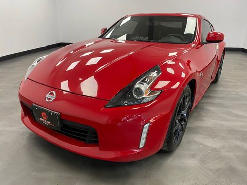 Used 2020 Nissan 370Z Coupe RWD image 2