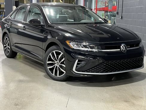 New 2025 Volkswagen Jetta SE image 1