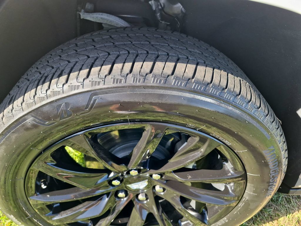 Certified 2024 Cadillac Escalade ESV Sport Platinum AWD/4WD image 9