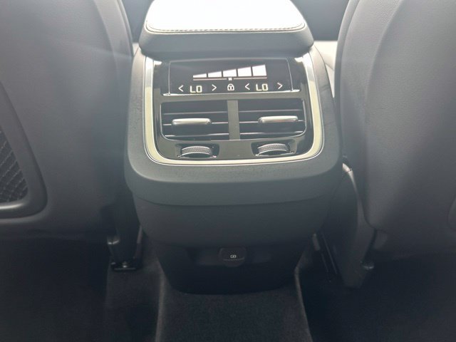 Certified 2025 Volvo XC90 B5 Core AWD/4WD image 16