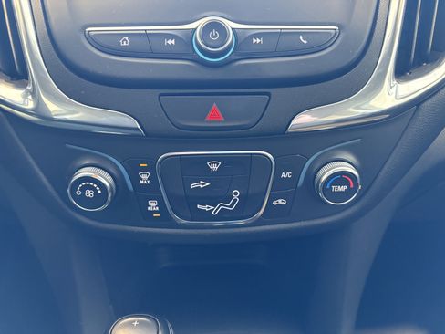 Used 2020 Chevrolet Equinox LT image 17