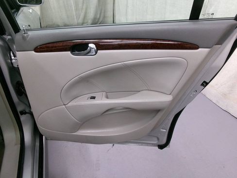 Used 2011 Buick Lucerne CXL FWD image 29
