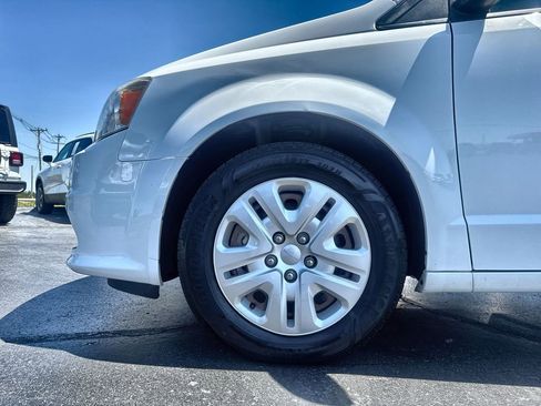 Used 2018 Dodge Grand Caravan SE FWD image 10