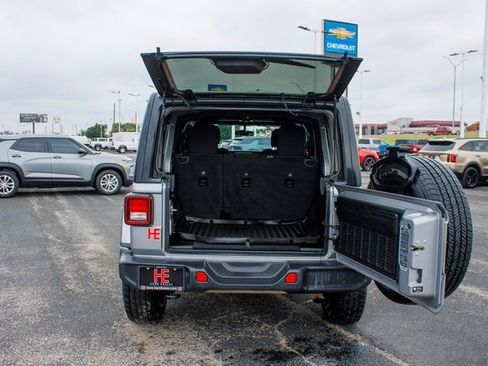 Used 2021 Jeep Wrangler Unlimited Sahara image 5