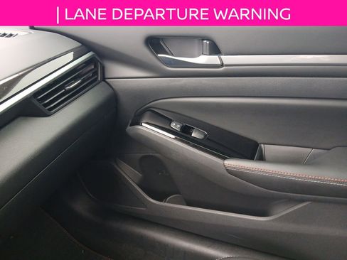 Used 2025 Nissan Altima 2.5 SR w/ SR Premium Package image 15