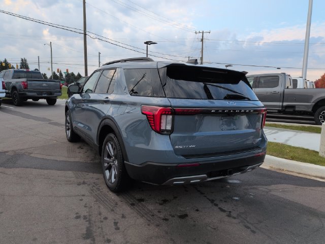 Used 2026 Ford Explorer Active w/ Active Comfort Package AWD/4WD image 3