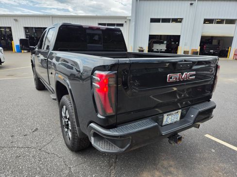 Used 2024 GMC Sierra 2500 AT4 w/ AT4 Premium Plus Package AWD/4WD image 8