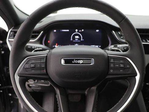 Used 2025 Jeep Grand Cherokee L Laredo image 17