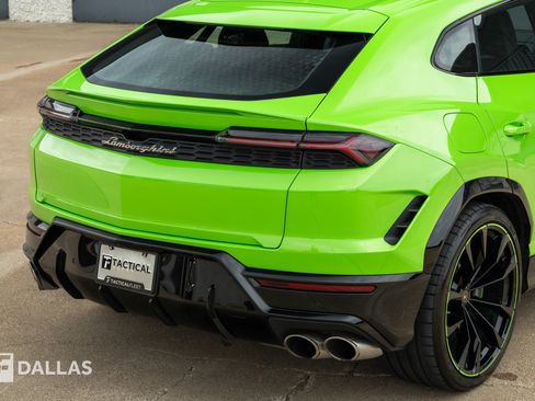 Used 2025 Lamborghini Urus Performante AWD/4WD image 16