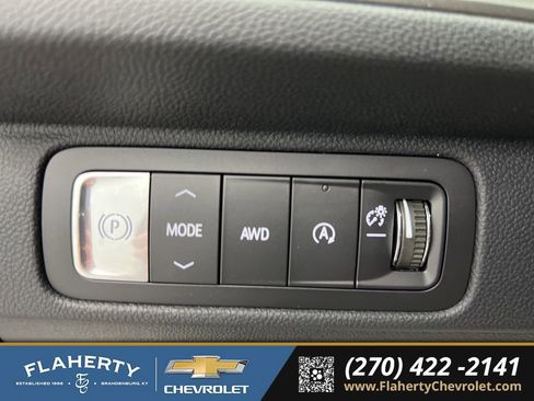 New 2026 Chevrolet Traverse LT w/ Driver Confidence Package AWD/4WD image 24
