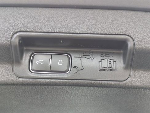 Used 2022 Ford Explorer XLT w/ Equipment Group 202A image 32