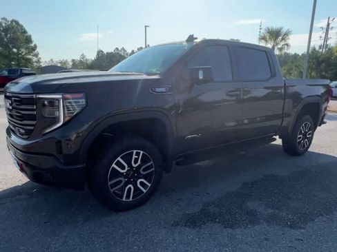 Used 2023 GMC Sierra 1500 AT4 w/ AT4 Premium Package AWD/4WD image 4