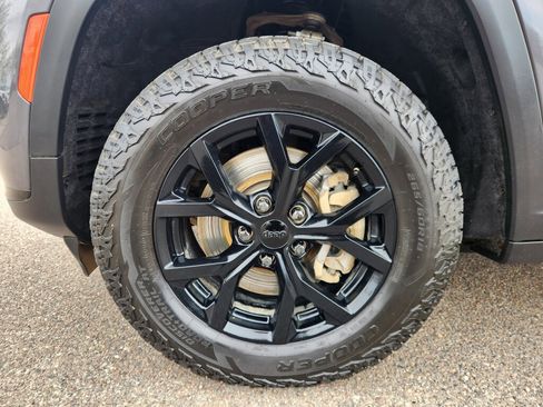 Used 2024 Jeep Grand Cherokee L Altitude image 17