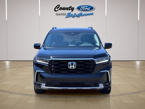 Used 2025 Honda Pilot Touring image 11