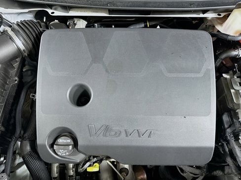 Used 2023 Chevrolet Traverse LT image 34