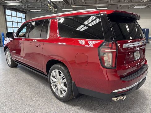 Used 2024 Chevrolet Suburban High Country AWD/4WD image 5