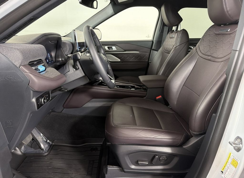 Used 2025 Ford Explorer Platinum w/ Ultimate Package AWD/4WD image 20