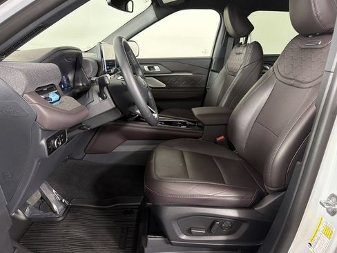 Used 2025 Ford Explorer Platinum w/ Ultimate Package AWD/4WD image 20