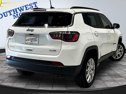 Used 2023 Jeep Compass Latitude AWD/4WD image 7
