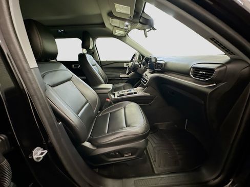 Used 2023 Ford Explorer XLT w/ Equipment Group 202A AWD/4WD image 35