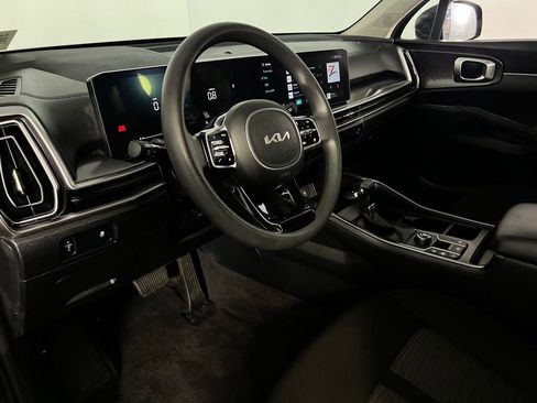 Used 2024 Kia Sorento LX image 19