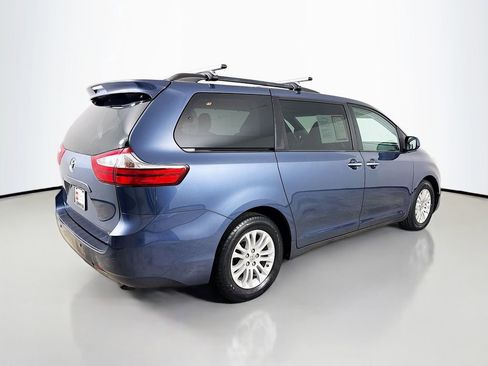 Certified 2017 Toyota Sienna XLE image 7