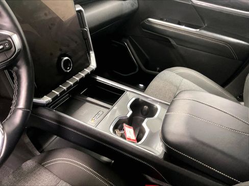 Used 2025 GMC Acadia Elevation image 21