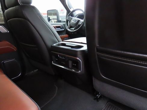 Used 2024 GMC Sierra 2500 Denali Ultimate image 15