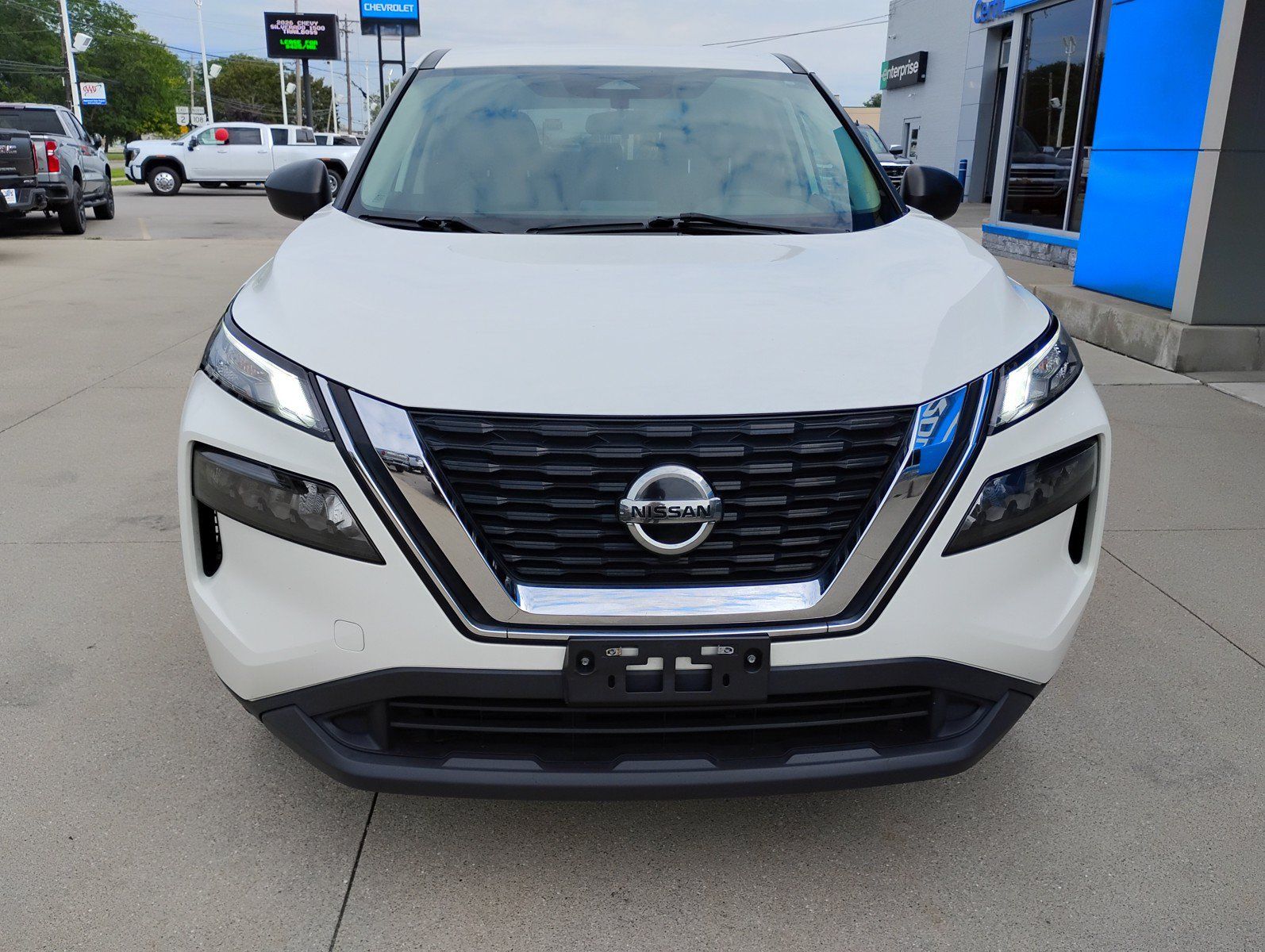 Used 2021 Nissan Rogue S AWD/4WD image 2