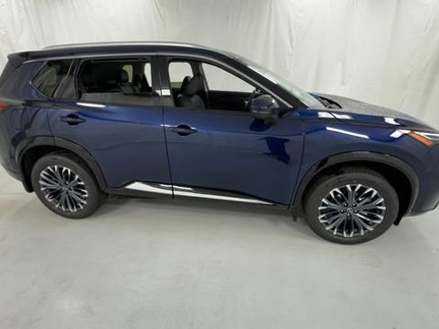 New 2026 Nissan Rogue Platinum AWD/4WD image 2