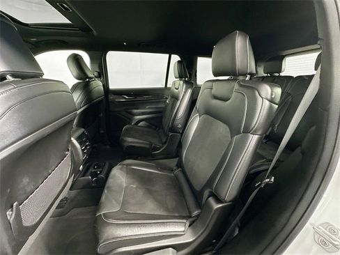 Used 2023 Jeep Grand Cherokee L Laredo image 21
