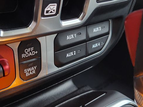 Used 2024 Jeep Wrangler Unlimited Rubicon AWD/4WD image 14