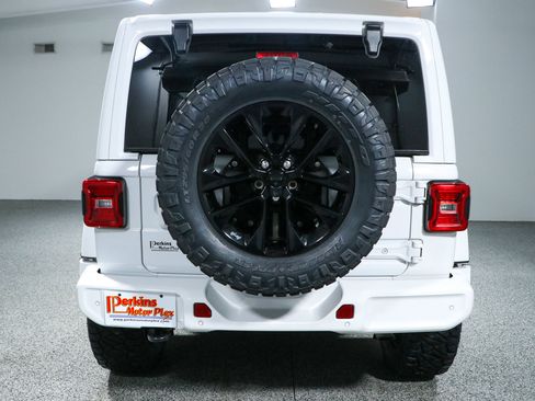 Used 2023 Jeep Wrangler Unlimited Sahara AWD/4WD image 9