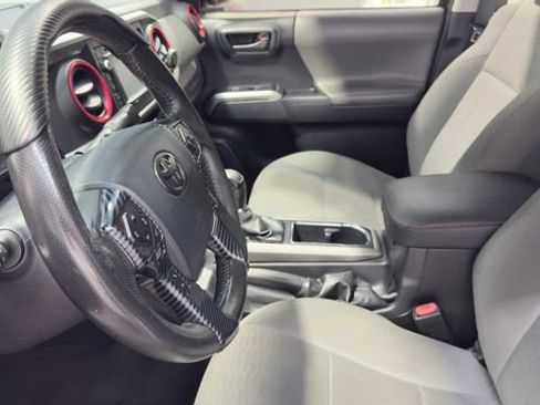 Used 2018 Toyota Tacoma SR5 RWD image 21