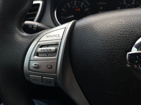 Used 2014 Nissan Rogue S image 36