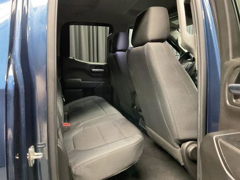 Used 2019 Chevrolet Silverado 1500 Custom w/ Custom Value Package AWD/4WD image 9